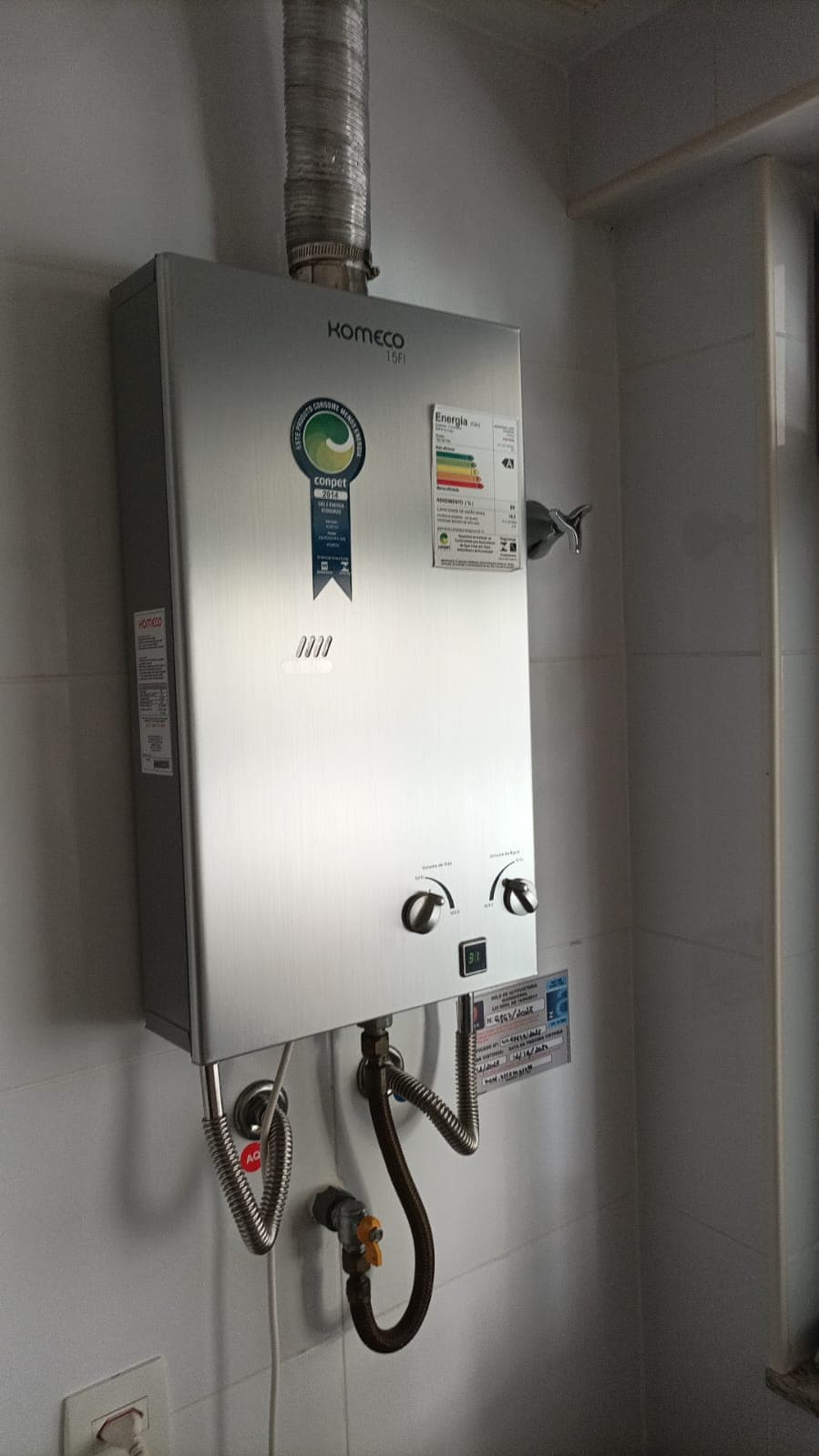 Aquecedor a gás Komeco inox instalado pela V8